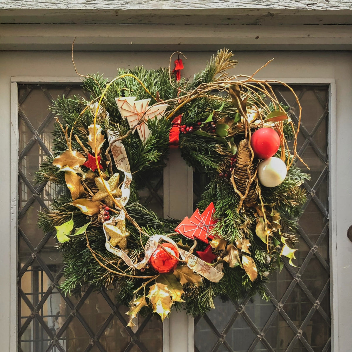 Artificial Wreaths & Garlands