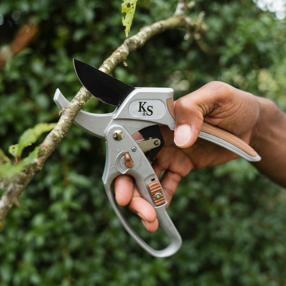 Kent & Stowe SureCut Hard Wood Ratchet Secateurs