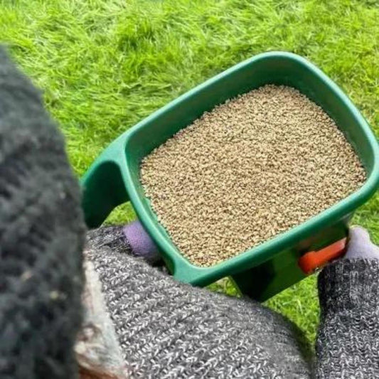Miracle-Gro Handy Spreader